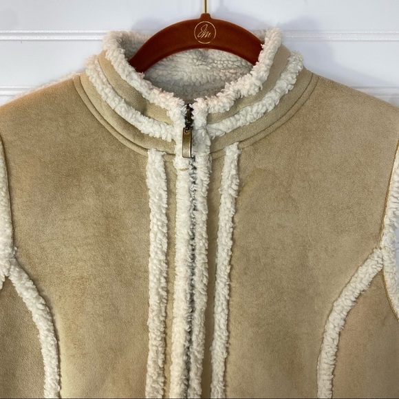 Liz Claiborne Western Sherpa Vest SZ M Faux Suede Shearling Fleece Warm Winter - Picture 2 of 12